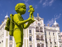 Gmunden: Skulptur "La communication" von Kim Simonsson