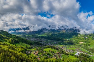 Hoehenweg im Fruehling