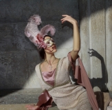Grazie in der Pose